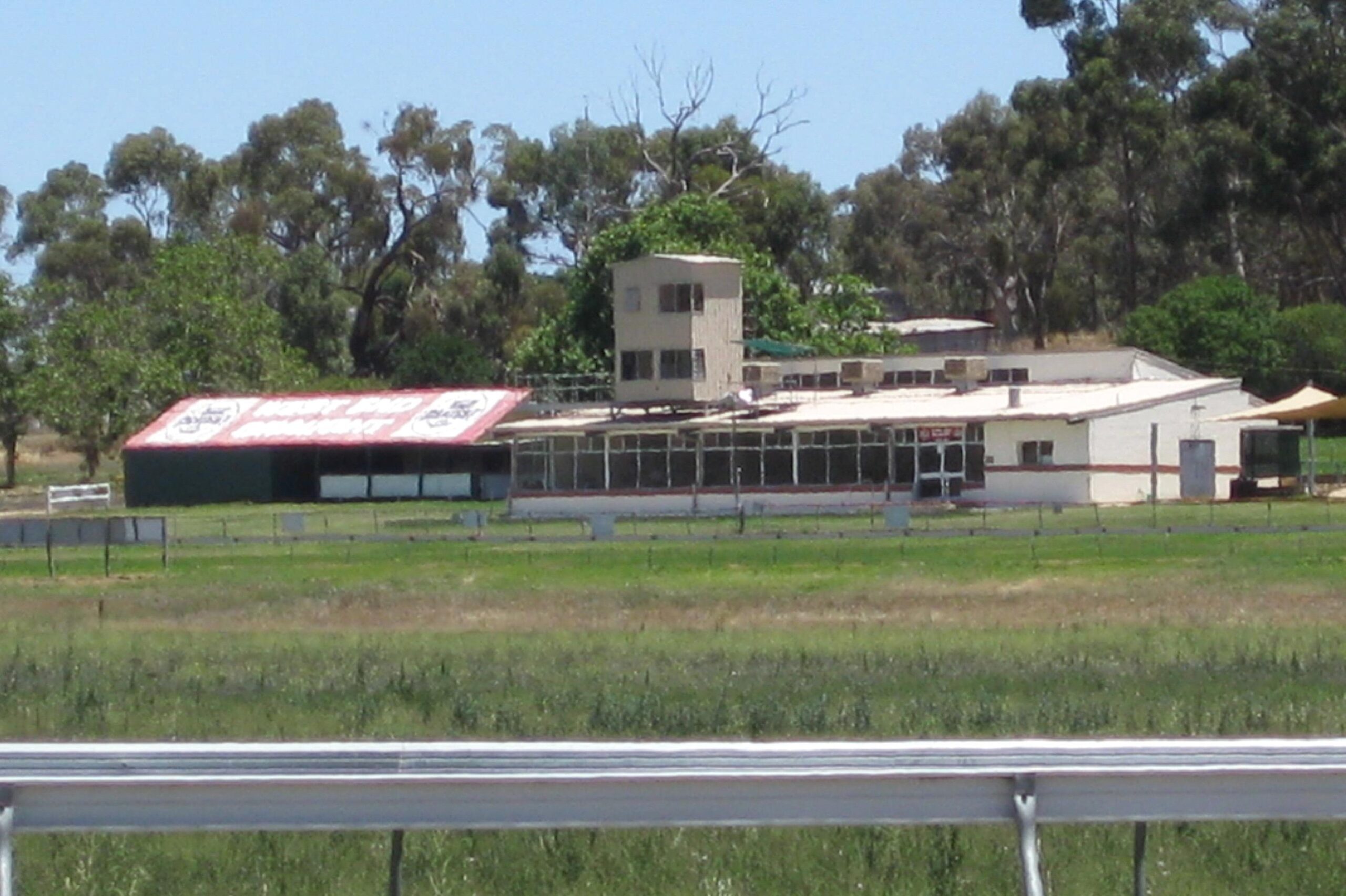 Clare Racecourse will host a meeting on Easter Saturday.