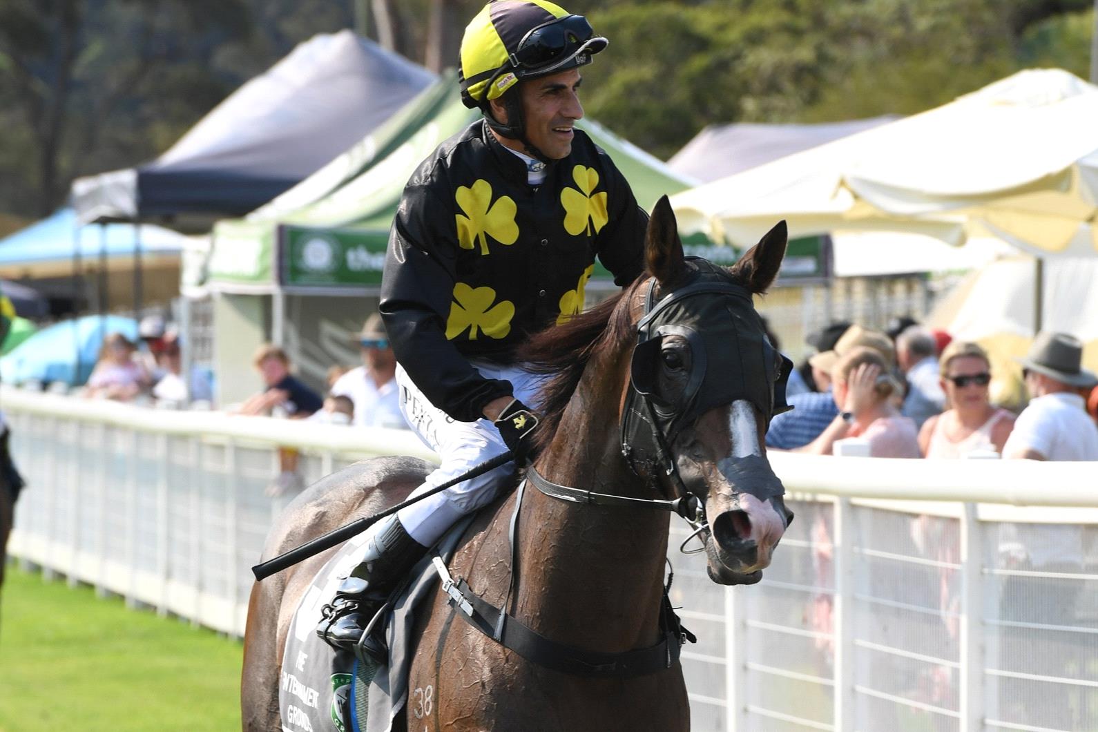 Jeff Penza returns to scale aboard Tinkermosa.