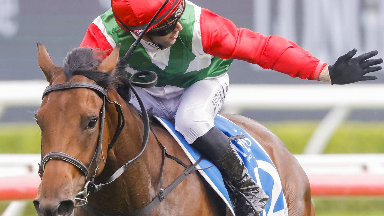 Avdulla fined for gesture to runnerup in Sires' Produce Stakes