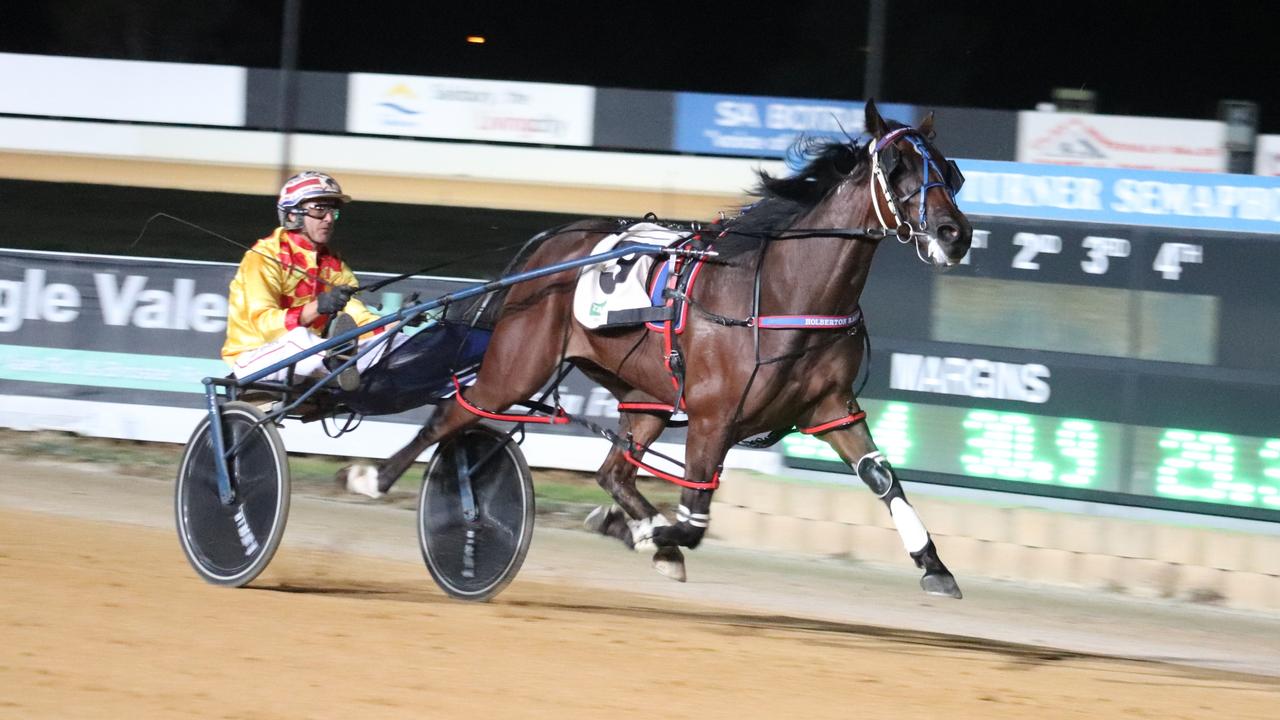 Rupert joins SA harness revival with Melbourne trip