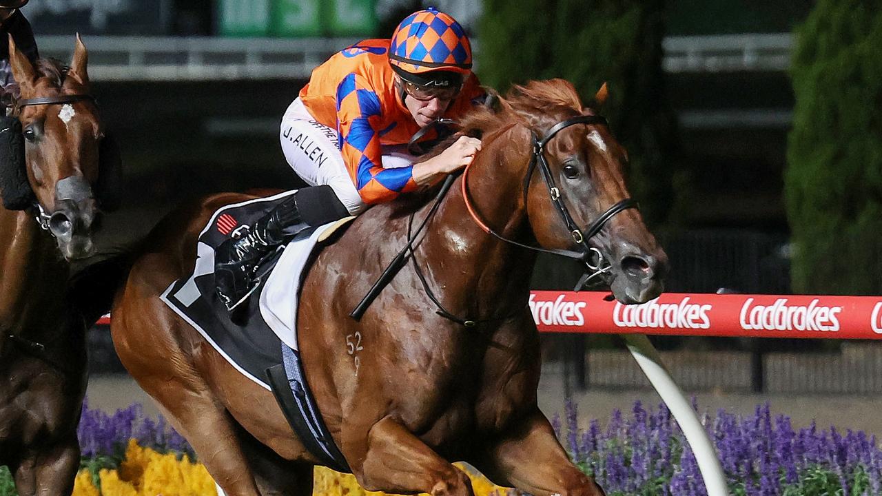 Fan Johnny Rocker Everest credentials on line for Johnny Rocker in The Goodwood