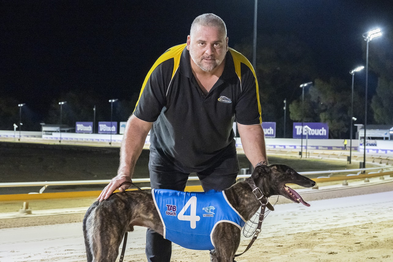 A hotly contested sibling rivalry will highlight the Good Friday Cup (400m) at Mandurah this Friday with two of WA’s best short-coursers.